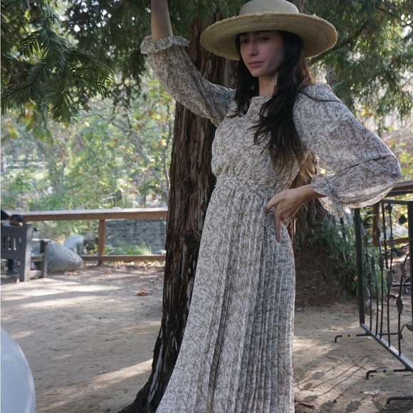 Neutral floral midi dress - Picture 6 of 6